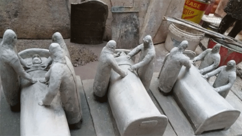 Γλυπτική σύνθεση για τους χιλιάδες θανάτους από τον κορωνοϊό