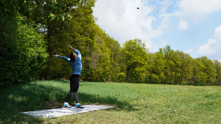 Στίβος: Σε χωράφι προπονείται η Μαλβίνα Κοπρόν