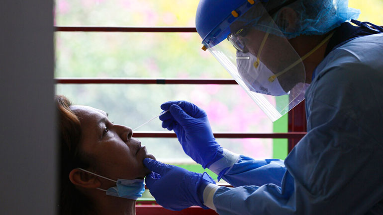 ΗΠΑ: Εγκρίθηκε το πρώτο γρήγορο τεστ αντιγόνων που ανιχνεύει τον κορωνοϊό