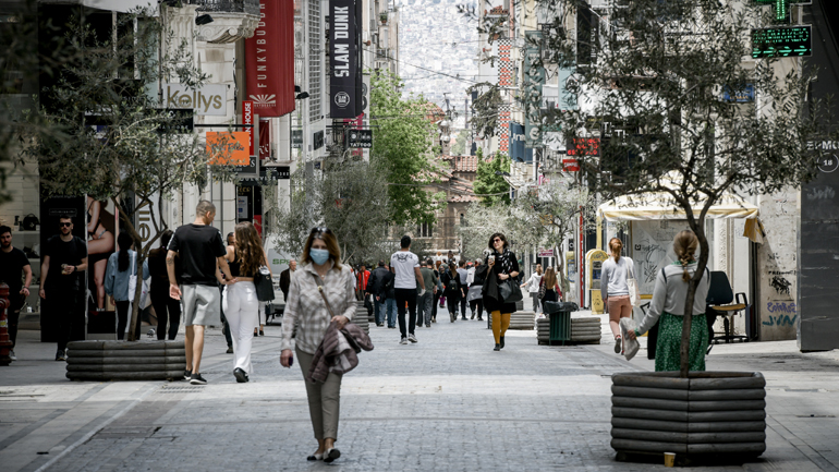 Ανεβάζουν ρολά 66.010 επιχειρήσεις