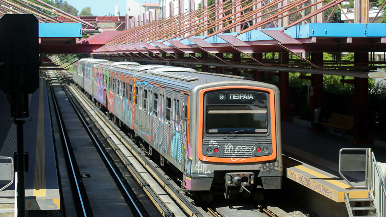 Ακινητοποιήθηκε ο Ηλεκτρικός στον Ταύρο – Επιβάτης υπέστη καρδιακό επεισόδιο