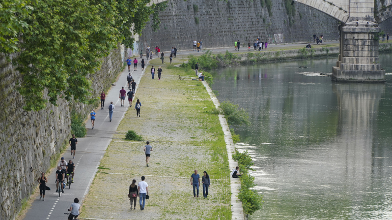 Ιταλία: Η κυβέρνηση θα επιτρέψει στις περιφέρειες να προχωρούν στην άρση μέτρων περιορισμού