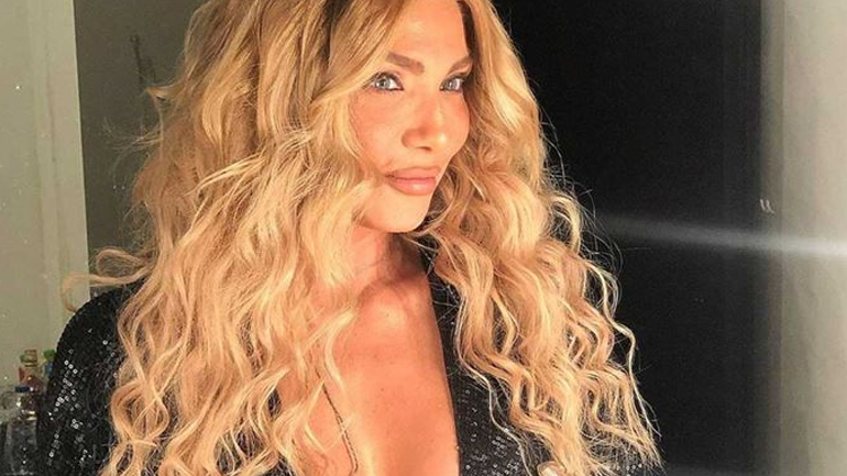 Η Αγγελική Ηλιάδη έγινε μελαχρινή!