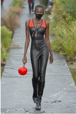 Η μάσκα που λάνσαρε η Marine Serre