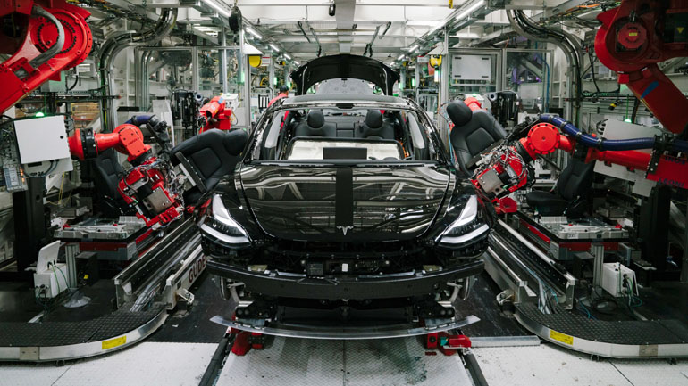 Η Tesla άνοιξε το εργοστάσιο παρά τις απαγορεύσεις