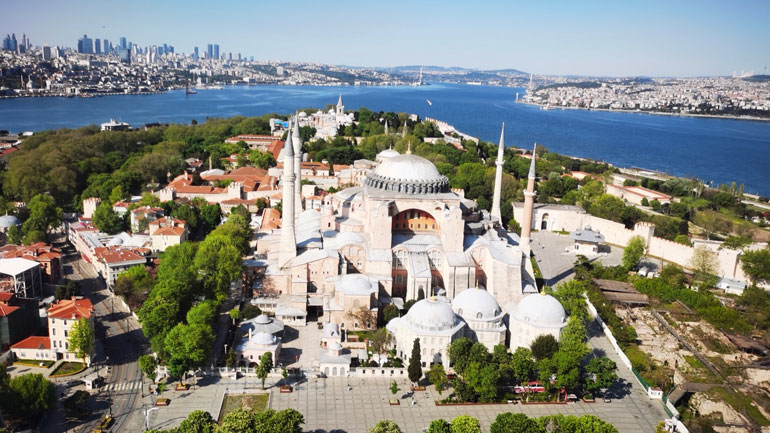 Το tweet για την Αγία Σοφία που διχάζει: Θα μετατραπεί σε μουσουλμανικό τέμενος;