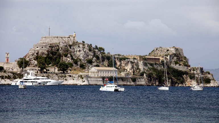 Πότε αίρεται το απαγορευτικό μετακίνησης στα νησιά