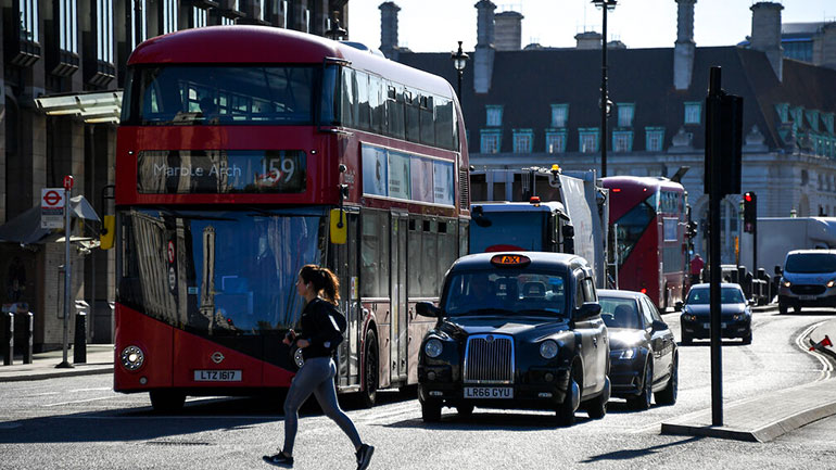 Βρετανός υπ. Υγείας: Δεν προβλέπονται διακοπές στο εξωτερικό αυτό το καλοκαίρι
