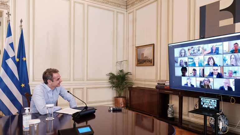 Τηλεδιάσκεψη Μητσοτάκη με νοσηλευτές: Μας βγάλατε ασπροπρόσωπους