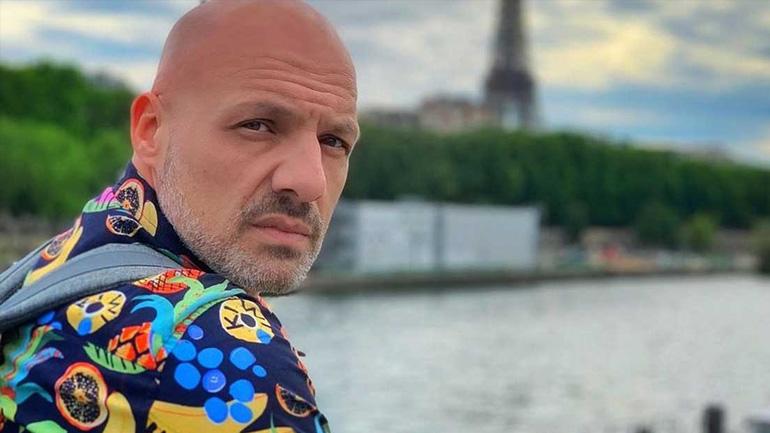 Συγκινεί ο Νίκος Μουτσινάς: «Μαμά να ξέρεις δεν σε χόρτασα»