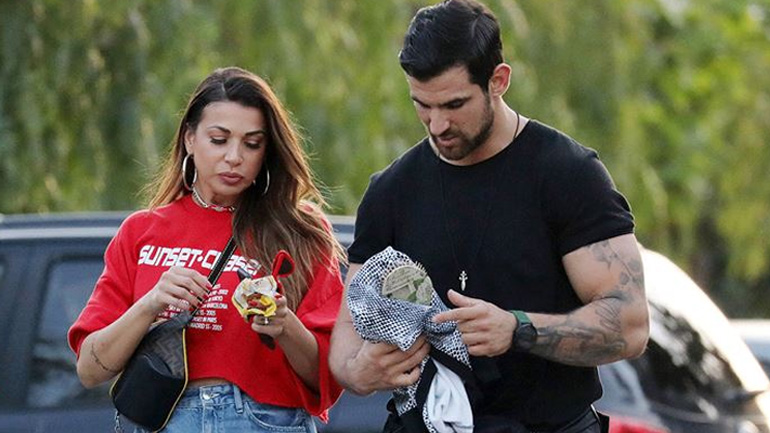 Ελένη Χατζίδου – Ετεοκλής Παύλου: Βόλτα στα νότια προάστια για το ερωτευμένο ζευγάρι