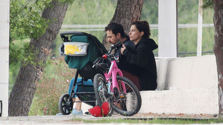 Κατερίνα Παπουτσάκη-Παναγιώτης Πιλαφάς: Πρωινή βόλτα με τον γιο τους