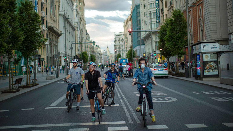 Γιατί σε ορισμένες χώρες φορούν μάσκες προσώπου και σε άλλες όχι