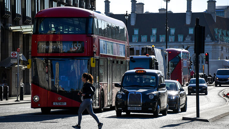 Η Αγγλία χαλαρώνει τα μέτρα κατά του κορωνοϊού