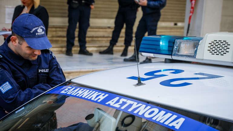 Χειροπέδες σε μέλη σπείρας: Θα έριχναν στην αγορά 1.100.000  κλεμμένες ιατρικές μάσκες