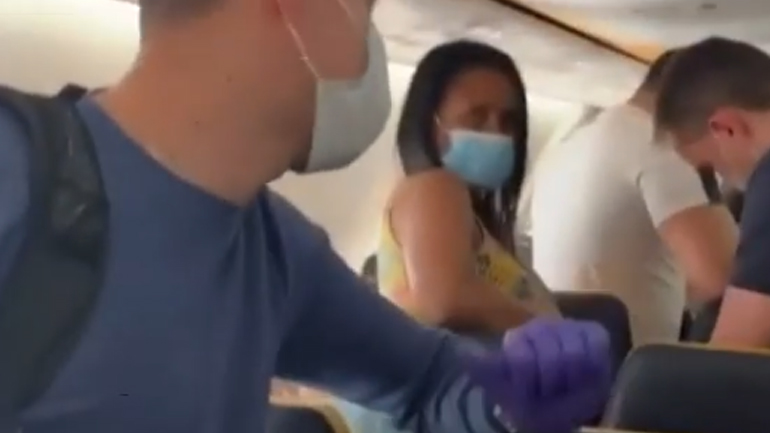 Το αδιαχώρητο σε πτήση από Λονδίνο: Ο ένας πάνω στον άλλον οι επιβάτες