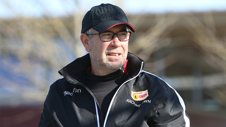 Αιφνίδια αποχώρηση από το ξενοδοχείο του προπονητή της Ουνιόν Βερολίνου, Ουρς Φίσερ