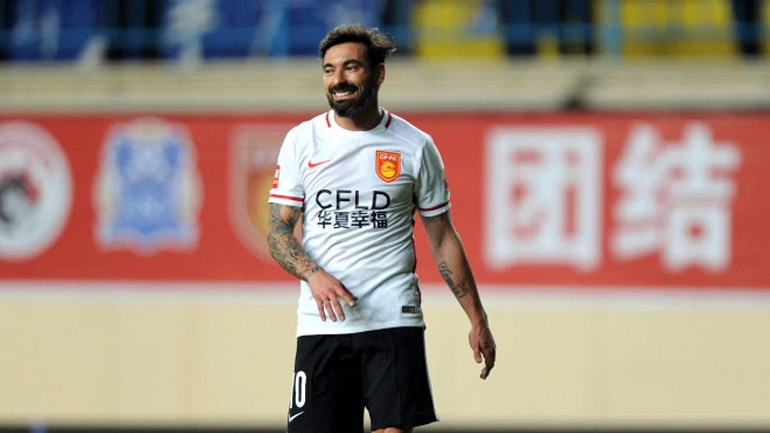 Άγνωστοι εκβιάζουν με «ροζ» βίντεο τον Λαβέτσι