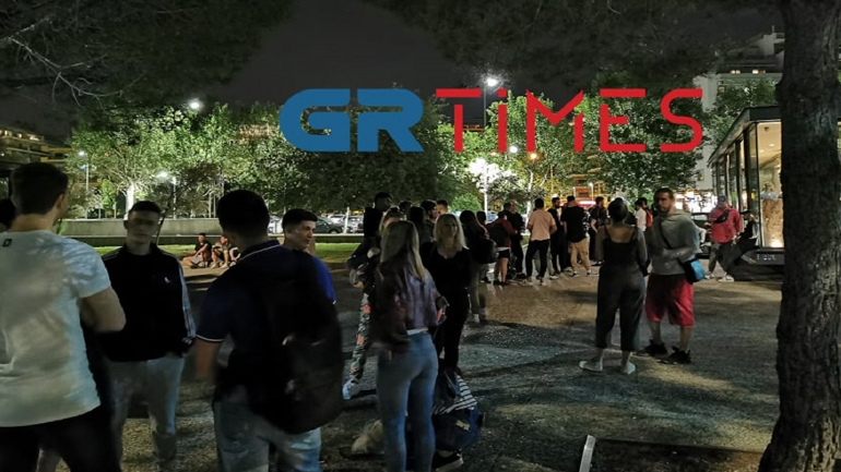 Θεσσαλονίκη: Ουρές για ένα κοκτέιλ στη Νέα Παραλία