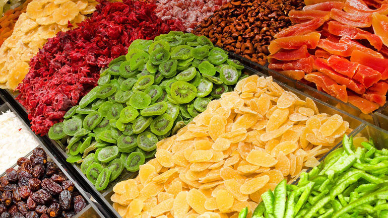 Αυτά είναι τα αποξηραμένα φρούτα που λειτουργούν σαν θερμιδικές βόμβες στον οργανισμό μας