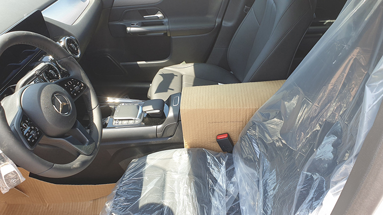 Με αυτά τα προστατευτικά στο σαλόνι του αυτοκινήτου έρχεται στην Ελλάδα από το εργοστάσιο η GLA