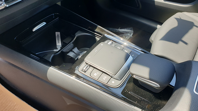 Από εδώ ο οδηγός μπορεί να χειριστεί το infotainment σύστημα