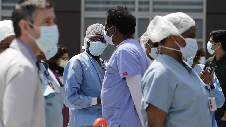 ΗΠΑ: Πάνω από 1.800 νεκροί σε 24 ώρες εξαιτίας της πανδημίας του κορωνοϊού