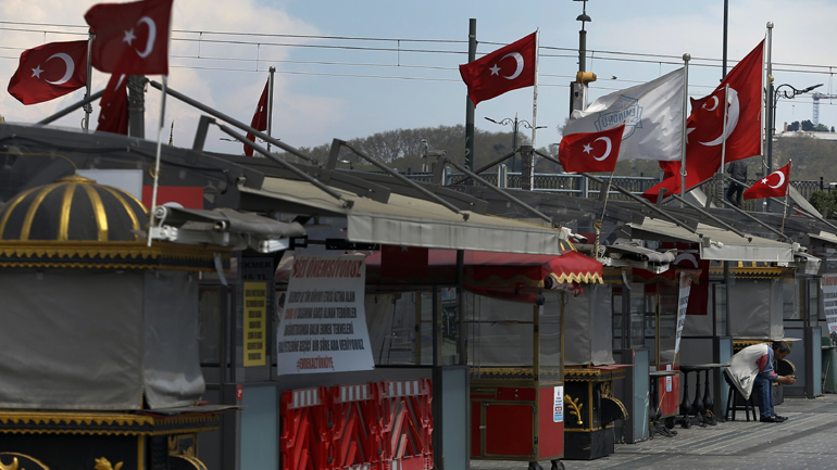 Ξεπέρασαν τους 4.000 οι θάνατοι από κορωνοϊό στην Τουρκία Ξεπέρασαν τους 4.000 οι θάνατοι από κορωνοϊό στην Τουρκία