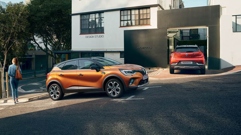 Με το μικρό SUV της Renault η όπισθεν γίνεται παιχνιδάκι Με το μικρό SUV της Renault η όπισθεν γίνεται παιχνιδάκι