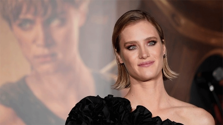 Η Μακένζι Ντέιβις στηρίζει την εκπαίδευση κοριτσιών την περίοδο της πανδημίας