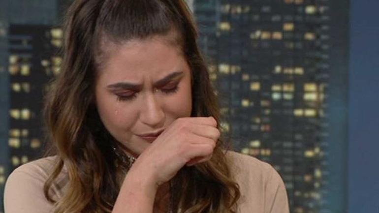 Ξέσπασε σε κλάματα η Έλενα Κρεμλίδου και ο Αρναούτογλου διέκοψε τη συνέντευξη!