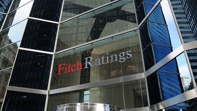 Ο οίκος αξιολόγησης Fitch υποβάθμισε την προοπτική της γαλλικής οικονομίας