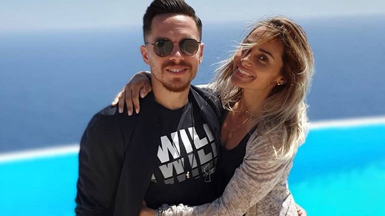 Πετρούνιας – Μιλλούση: Aυτός είναι ο Έλληνας τραγουδιστής που θα βαφτίσει την κόρη τους