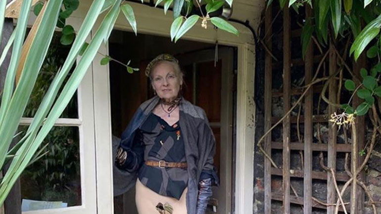 Η Vivienne Westwood στέλνει μήνυμα στους Βρετανούς με τον πιο ιδιαίτερο τρόπο