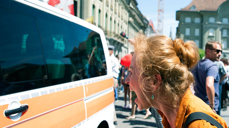 Ελβετία: Η αστυνομία διέλυσε διαδηλωτές κατά της καραντίνας