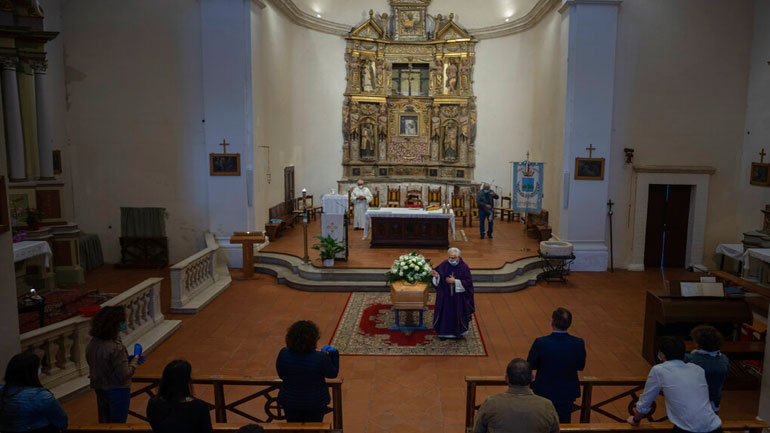 Ιταλία: Αύξηση κρουσμάτων και μείωση αριθμού νεκρών – Λιγότεροι ασθενείς στις ΜΕΘ