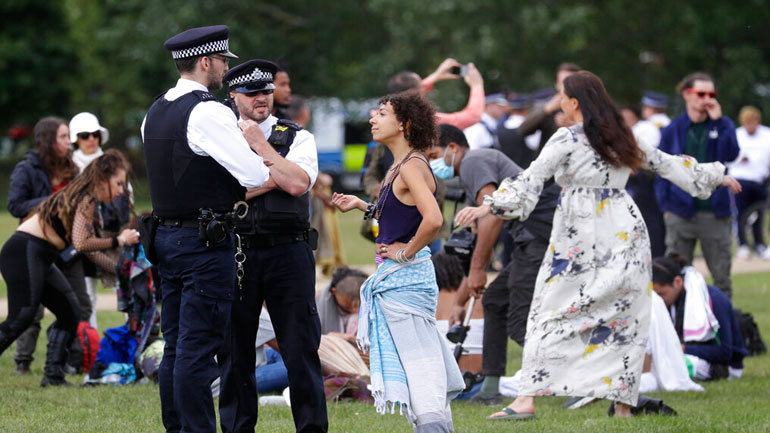 Λονδίνο: Η αστυνομία προχώρησε σε 19 συλλήψεις σε διαδήλωση κατά των μέτρων