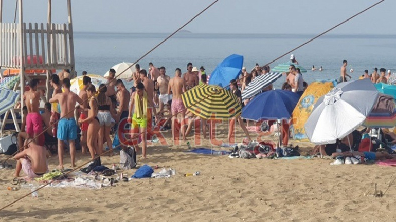 Το αδιαχώρητο σε παραλία στο Ηράκλειο Κρήτης δίπλα από οργανωμένη πλαζ