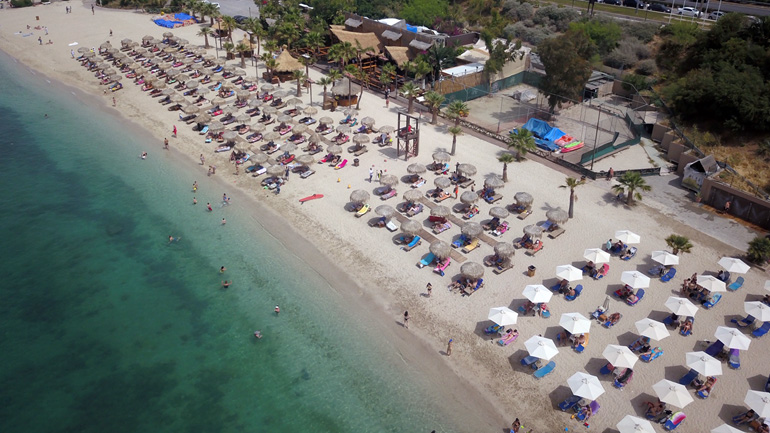 “Στις παραλίες η Ελλάδα με αποστάσεις ασφαλείας”