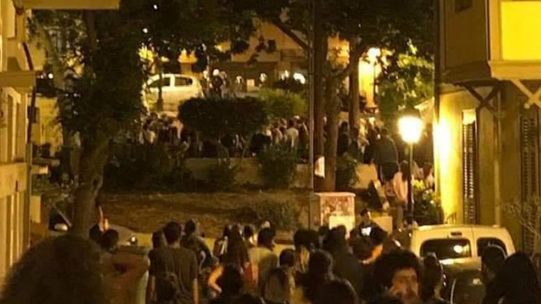 Θεσσαλονίκη: Ένταση κατά την εκκένωση πλατείας στην Άνω Πόλη από δυνάμεις των ΜΑΤ