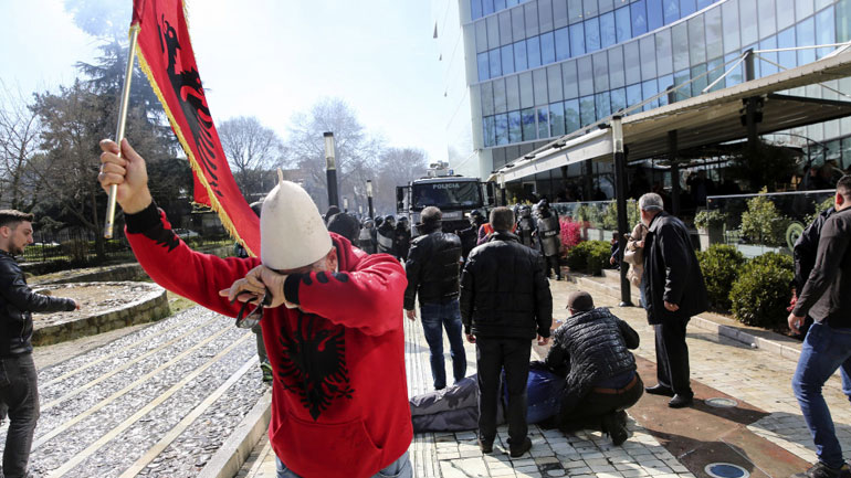 Αλβανία: Επεισόδια λόγω κατεδάφισης του κτηρίου του Εθνικού Θεάτρου της χώρας
