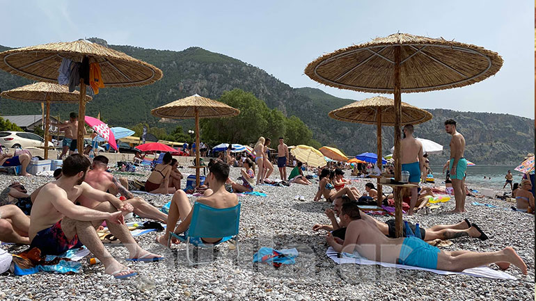 Το αδιαχώρητο στην παραλία της Ψάθας