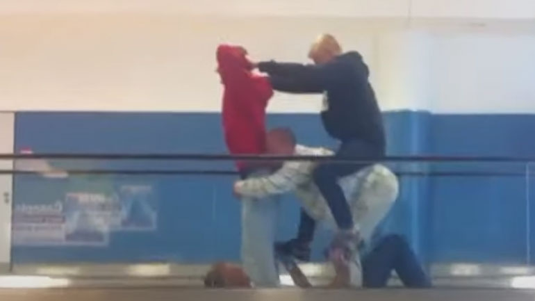 Τέσσερις φίλοι βαρέθηκαν να περιμένουν το αεροπλάνο και έγιναν …ποδήλατο