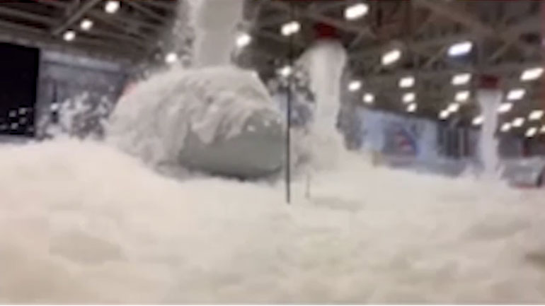 Εντυπωσιακά video: Όταν ενεργοποιείται το σύστημα πυρόσβεσης για τα αεροπλάνα