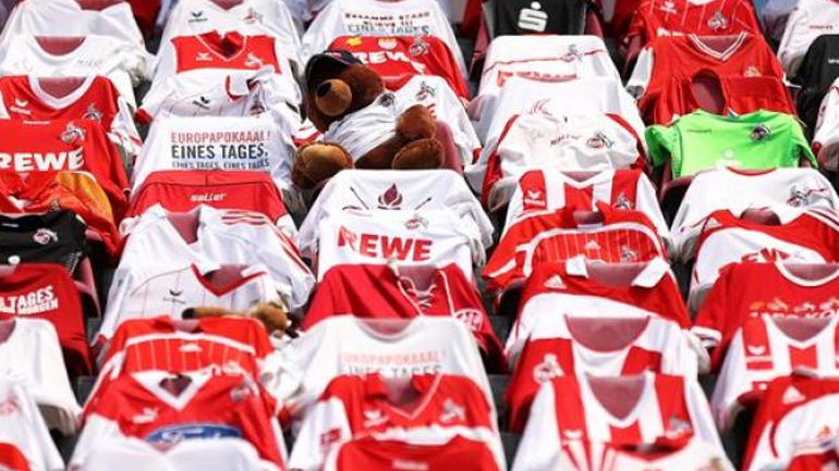 Η Κολωνία γέμισε με φανέλες και κουκλάκια τις άδειες εξέδρες του γηπέδου της!
