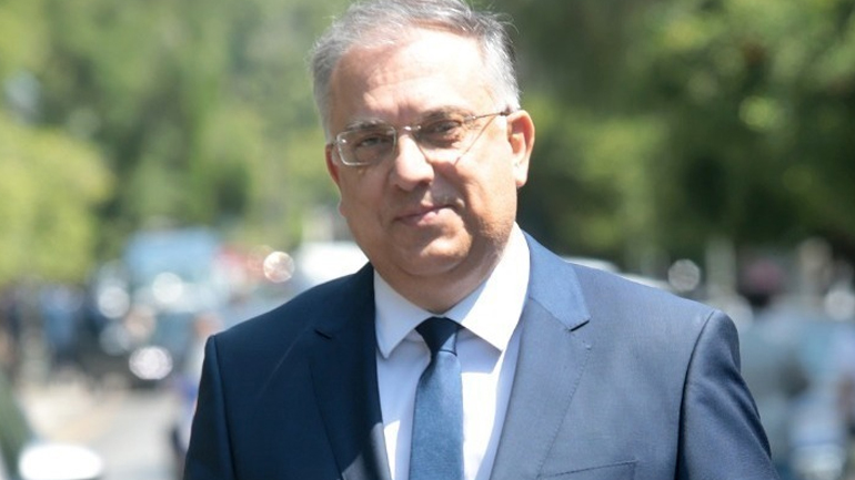 Θεοδωρικάκος: Δεν υπάρχει θέμα μείωσης μισθών στο Δημόσιο