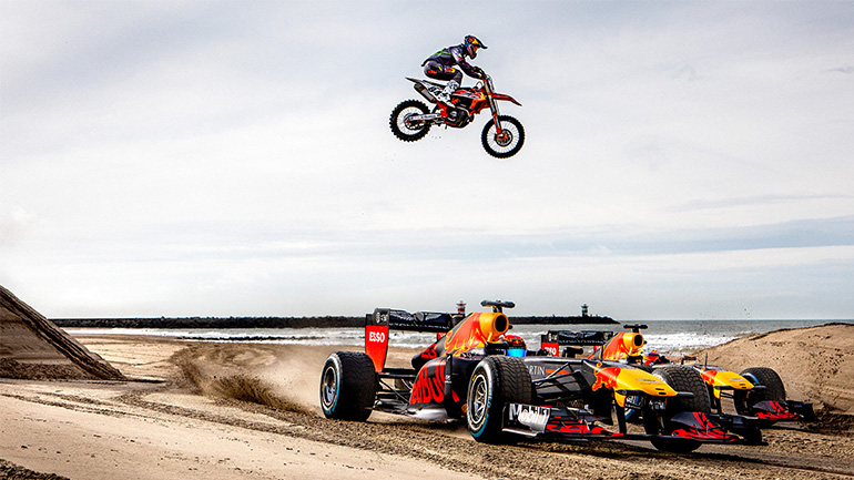 Οι Max Verstappen & Alex Albon σε road trip