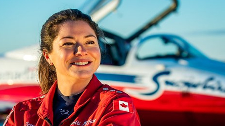 Καναδικό στρατιωτικό αεροσκάφος συνετρίβη στη διάρκεια επίδειξης – Νεκρή η κυβερνήτης