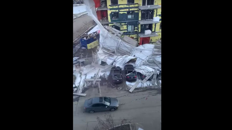 Καναδάς: Σκαλωσιά κατέρρευσε πάνω σε αυτοκίνητα