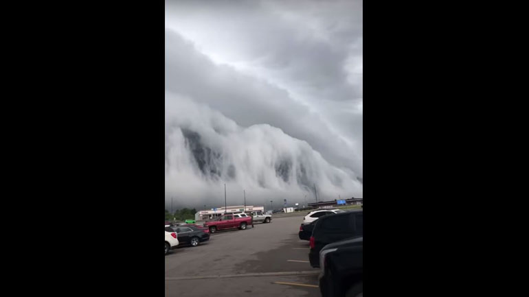 Νέφος δημιούργησε τείχος στο Ιλινόι των ΗΠΑ Νέφος δημιούργησε τείχος στο Ιλινόι των ΗΠΑ